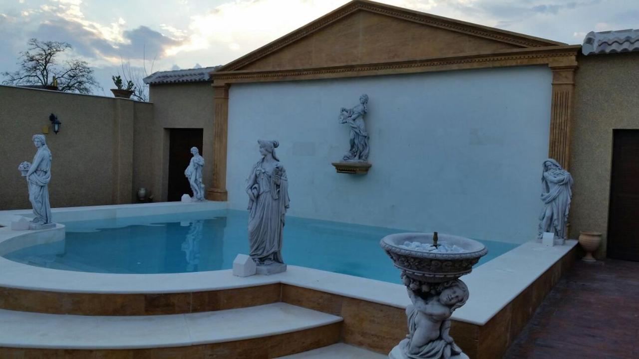 La Fuente Romana Campo-Nubes 外观 照片